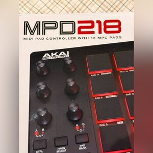 AKAI Professional MPD218 USB MIDI Controller with 16 MPC Drum Pads